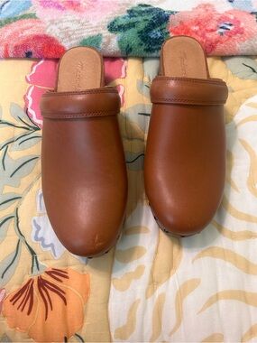 Madewell Cecily Leather Studded Clogs